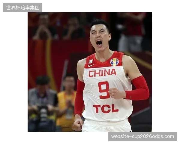 中卫胡希是三后卫体系中的出球核心，他能否在强力逼抢下将球顺利传导至中场，是反击战术的起点。